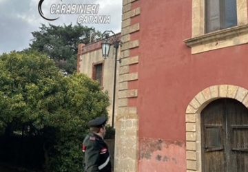 Perde una causa civile per la propriet&agrave; di una villa e tenta di uccidere a colpi di fucile la controparte: arrestato