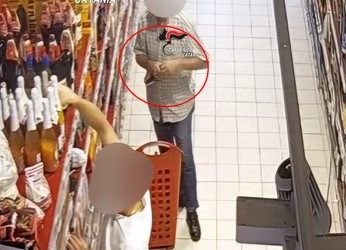 Specialisti in furto di alcolici: arrestati in due