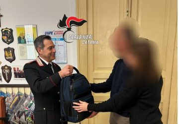 Ruba valigie a due turisti e poi, per scappare, investe un Carabiniere: arrestato