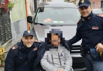 Ritrovata dai poliziotti l'auto rubata ai familiari di un ragazzo con disabilit&agrave;