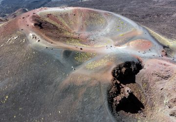Etna, incidenti a catena ai Crateri Silvestri. Russo Morosoli: &ldquo;A rischio la sicurezza dei turisti, servono pi&ugrave; controlli e un presidio permanente&rdquo;