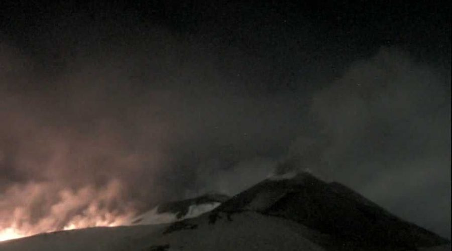 Etna: continua l’attività effusiva dalla base della Bocca Nuova