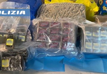 In auto con 26 kg di droga: arrestato 23enne