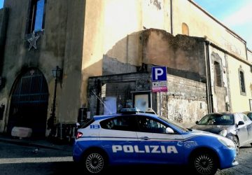 Acireale, ruba in una chiesa, si taglia e viene identificato grazie al Dna: denunciato 32enne