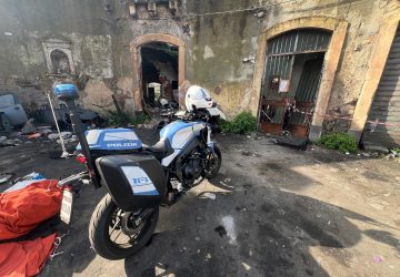 Scoperto deposito di parti di carrozzeria rubate. Trovate anche tre auto rubate: denunciato 49enne VIDEO