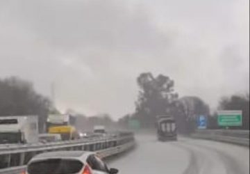 Grandinata su Acireale, sulla A18 il manto stradale diventa "bianco"