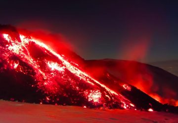 Scossa di terremoto di magnitudo 2.6 a Sant'Agata li Battiati. Etna prosegue debole attivit&agrave; stromboliana