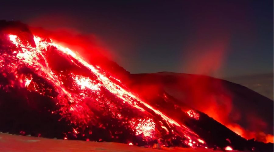 Scossa di terremoto di magnitudo 2.6 a Sant’Agata li Battiati. Etna prosegue debole attività stromboliana