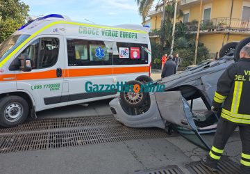 Giarre, scontro tra due auto in via Vasta: ferita una donna