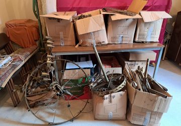 Mascali, è stato tagliato in mille pezzi il lampadario della chiesa Madre San Leonardo Abate