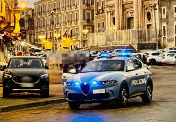 Minaccia e prende a schiaffi un ausiliario del traffico: denunciato 60enne