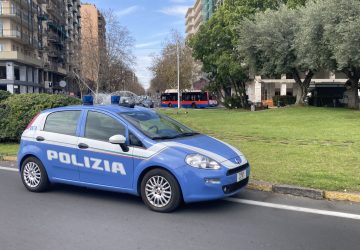 Tenta di svaligiare una casa ma il propretario se ne accorge e allerta la Polizia: arrestato 31enne