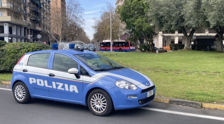 Tenta di svaligiare una casa ma il propretario se ne accorge e allerta la Polizia: arrestato 31enne