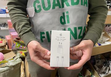 Guardia di finanza sequestra oltre 22.000 prodotti tecnologici e giocattoli per un valore di 55.000,00 euro