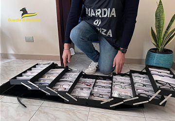 Guardia di Finanza scopre un&rsquo;attivit&agrave; di ottica abusiva all&rsquo;interno di un appartamento nell'Acese