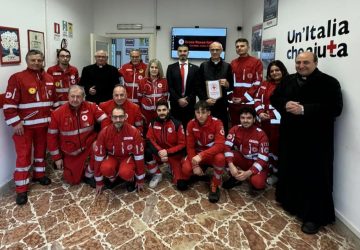 Giarre, il vescovo si complimenta con la Croce rossa