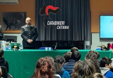 Linguaglossa, i giovani e i pericoli della rete: i carabinieri incontrano gli studenti dell'I.C. Calì