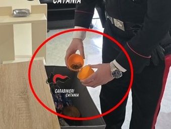 Aci Catena, la sua base per lo spaccio era il garage di casa: arrestato 29enne