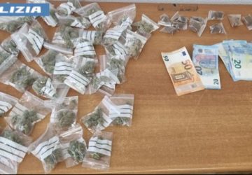 Beccato con 270 grammi di droga in auto: arrestato 22enne
