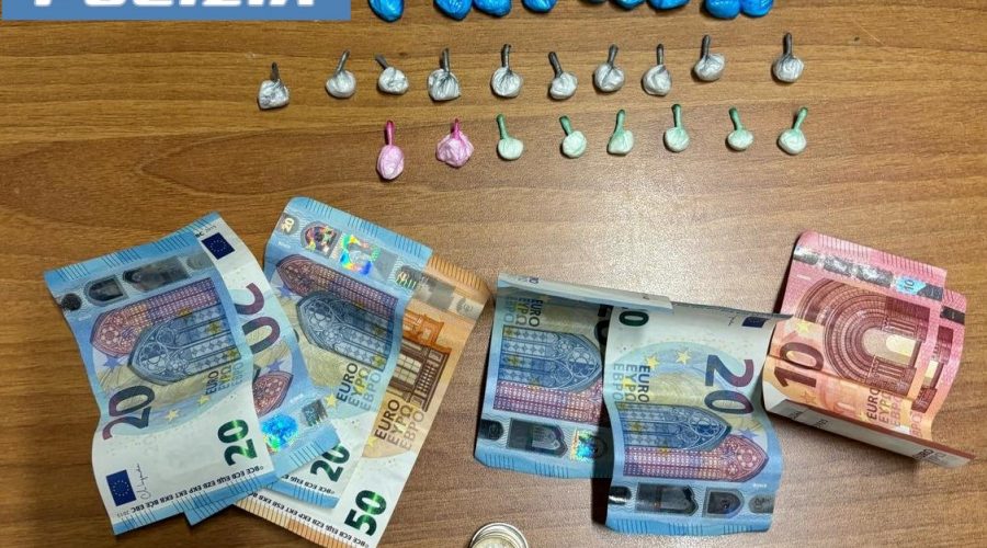 Beccati in possesso di 27 dosi di cocaina: arrestati due giovani