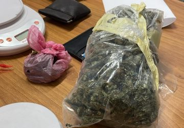 Beccato a passeggiare con oltre 200 grammi di droga: arrestato