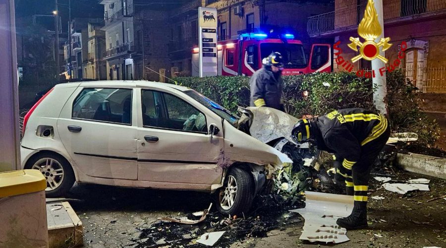 Scontro tra due auto all’alba ad Adrano: 5 feriti