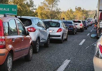 Disagi "perenni" sull'autostrada A18: le proteste dei cittadini