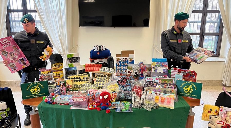 Scoperto deposito con oltre 2 milioni e 300 mila prodotti contraffatti: denunciato commerciante VIDEO