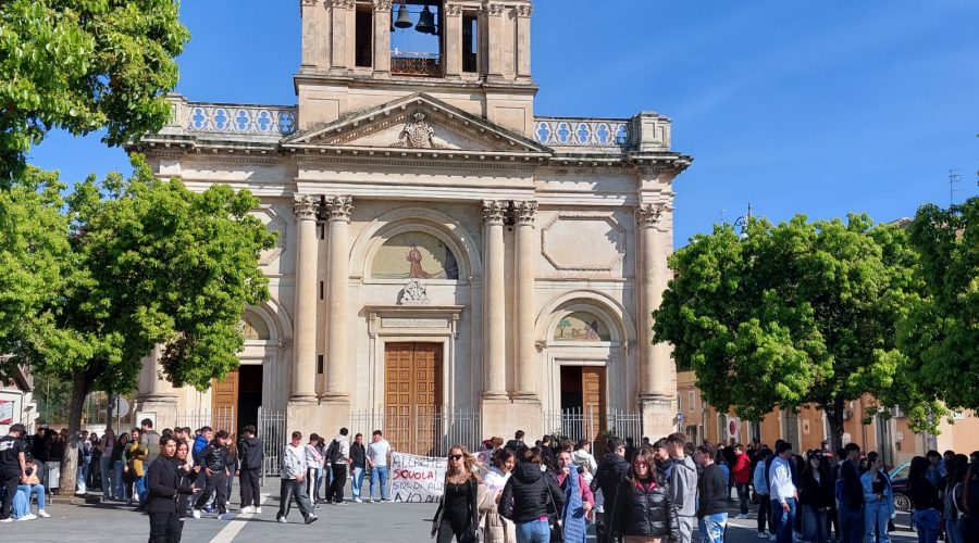 Giarre, gli studenti tornano in piazza VIDEO