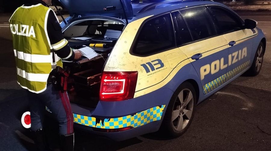 Una “dolce” truffa dello specchietto a colpi di caramelle: denunciato pregiudicato