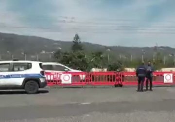 Mascali, troppi "sporcaccioni" e incivili. Il sindaco Messina chiude via Petralonga