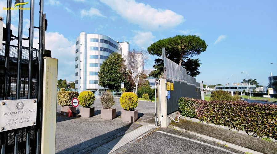 Studente fuori sede certifica falsi voli e truffa alla Regione Siciliana oltre 86.000 euro: denunciato 26enne