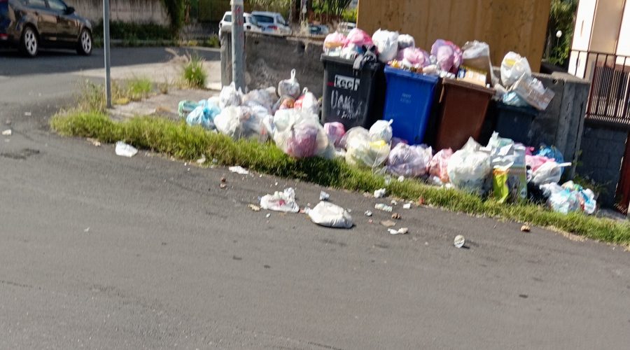 Riposto, disservizi nella raccolta dei rifiuti: il Comune pronto alla rescissione