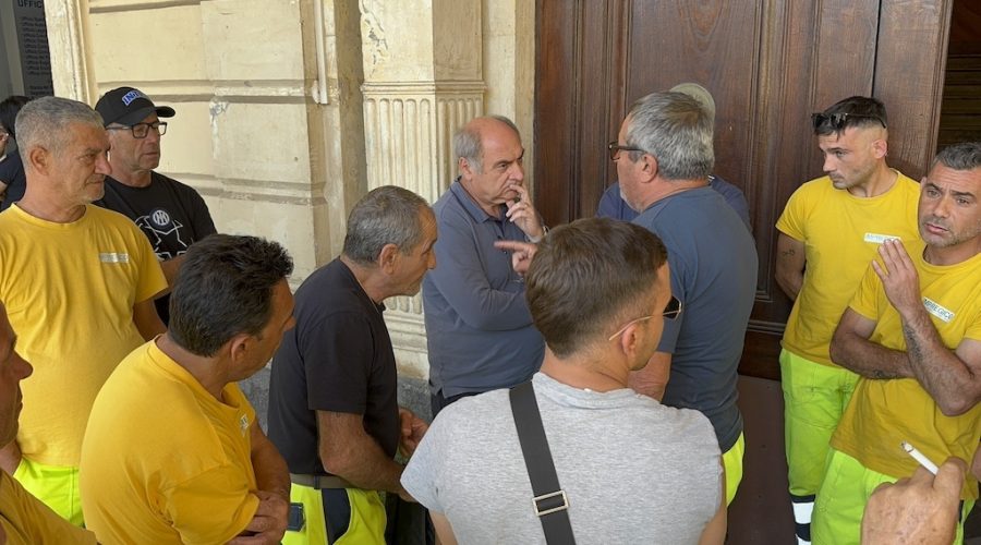 Assemblea lavoratori rifiuti 2
