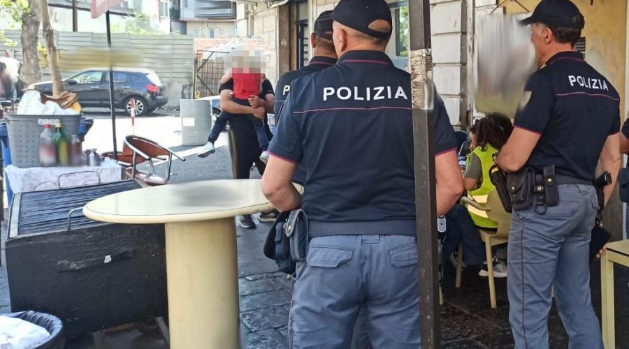 Muffe sulla carne e blatte nel locale: chiusa macelleria-gastronomia VIDEO