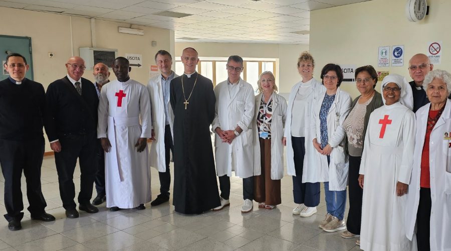 Giarre, vescovo Raspanti benedice la nuova cappella dell’ospedale