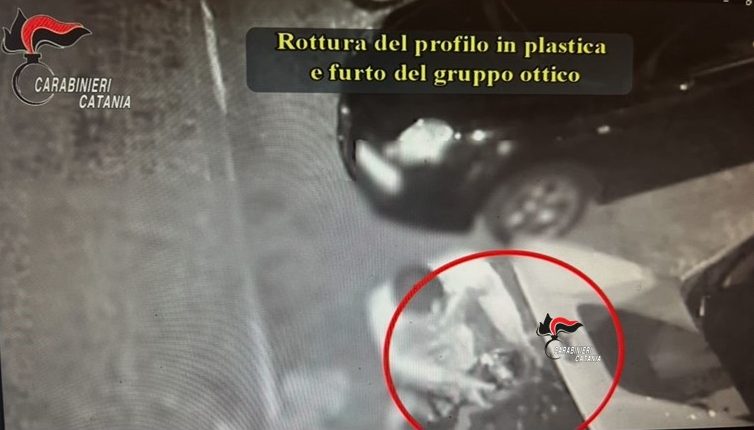 Sgominata banda “specializzata” nel furto di parti di auto: 4 arresti NOMI VIDEO