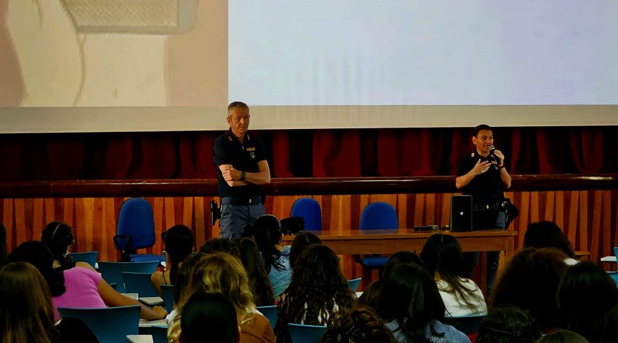 Revenge porn: ad Acireale la Polizia incontra gli studenti per prevenire il fenomeno
