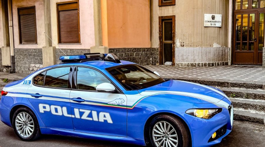Litiga nei giorni scorsi con un coetaneo e, per vendicarsi, lo investe con l’auto: denunciato 18enne