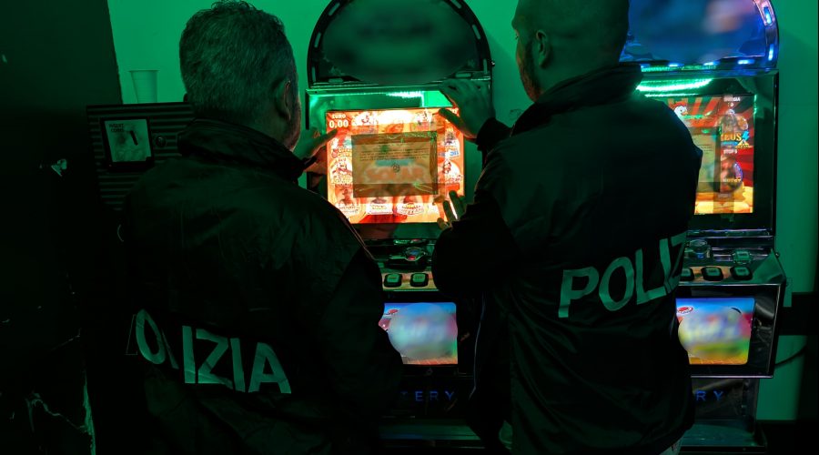 Scoperta una sala giochi abusiva: sequestrate 5 slot. Maxi sanzione da 56.000 euro