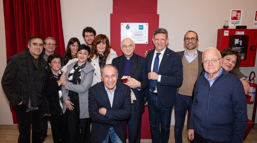 Giarre, intitolato il foyer del Cine Teatro Rex al preside Girolamo Barletta: un tributo alla sua eredità culturale