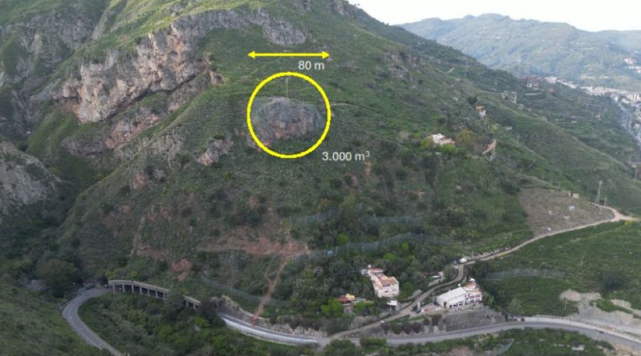 Taormina, al via le operazioni per il brillamento, previsto per domani, del costone roccioso su via Garipoli