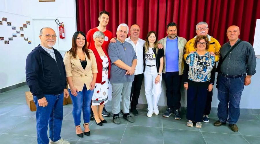 Mascali: l’oratorio Don Bosco si arricchisce di un nuovo sipario e di un murales