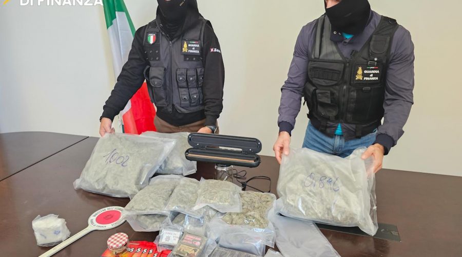 Pizzicati con 7 kg di droga: tre arresti dei Finanzieri di Catania