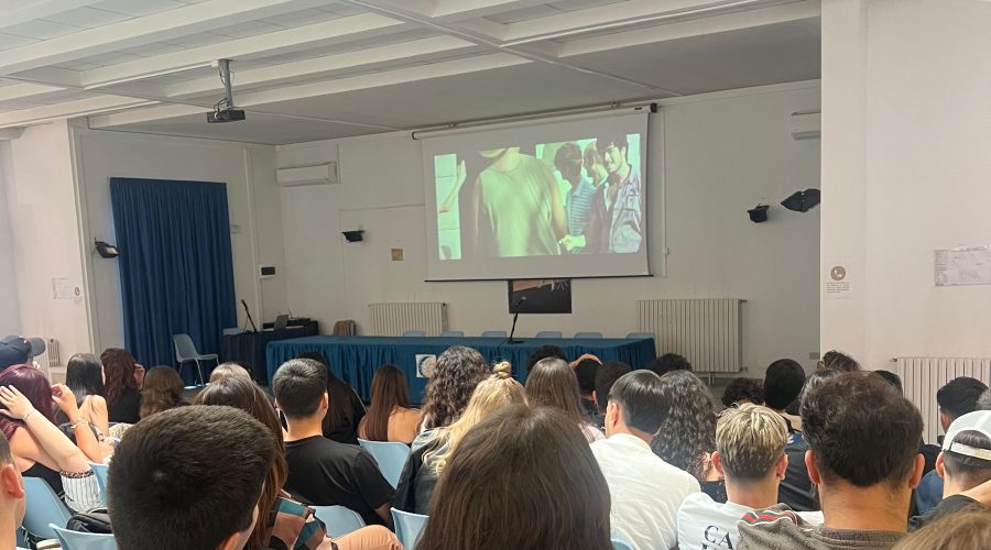 “Stranizza d’amuri” accende la coscienza dei giovani: l’Ipsseoa Giovanni Falcone di Giarre contro l’omofobia
