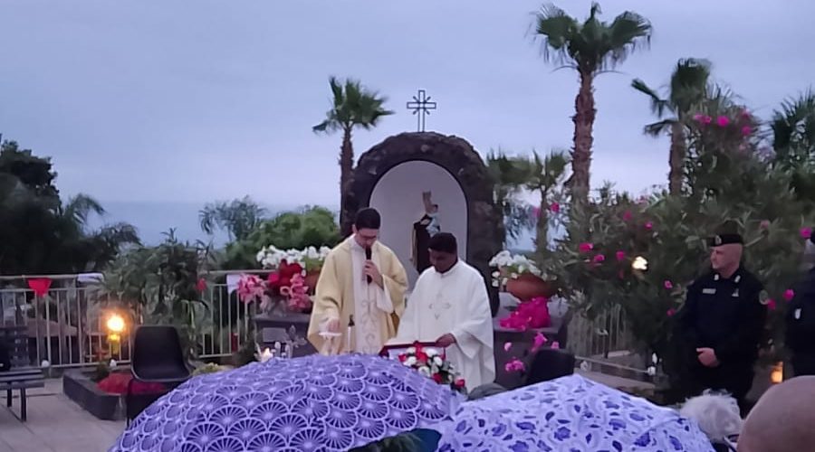 Mascali, inaugurati un altarino della “Madonna di Porto Salvo” e una panchina rossa