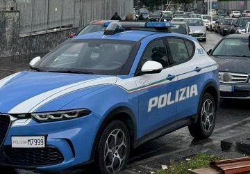 Tentano la “truffa dello specchietto”: bloccati dalla Polizia