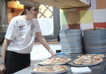 Acireale, fare i pizzaioli con un disturbo dello spettro autistico