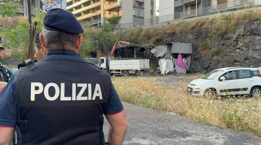 Catania, sgomberata e bonificata la “voragine” attigua a corso Sicilia VIDEO