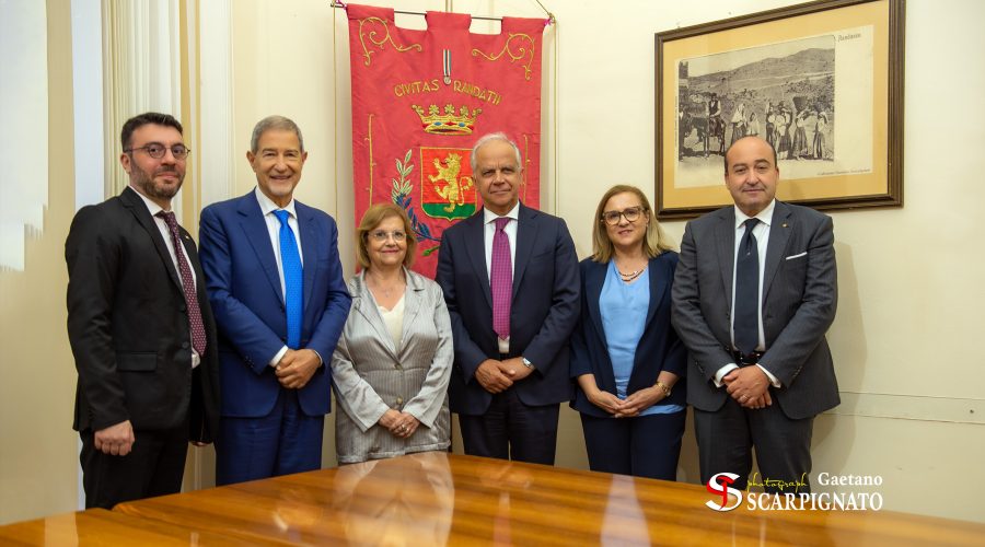 “Lo Stato è qui”: a Randazzo visita dei ministri Piantedosi e Musumeci accompagnati dal neo prefetto di Catania, Signoriello